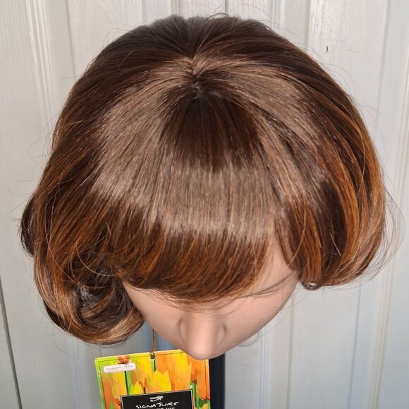 Short Wavy Synthetic Blossom Wig Daily Highlights Bangs Curly Light Dark Brown - Picture 9 of 9